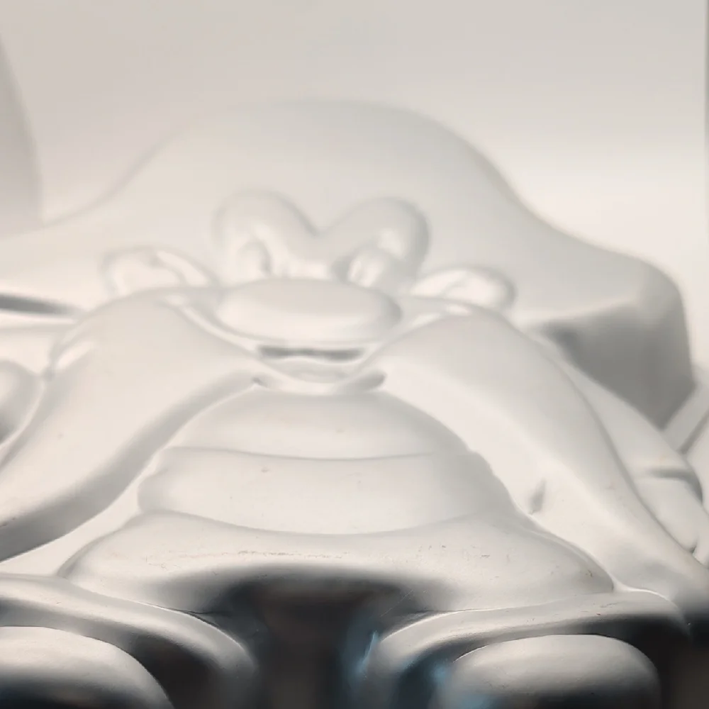 Wilton Yosemite Sam Cake Pan - Silver and Yellow